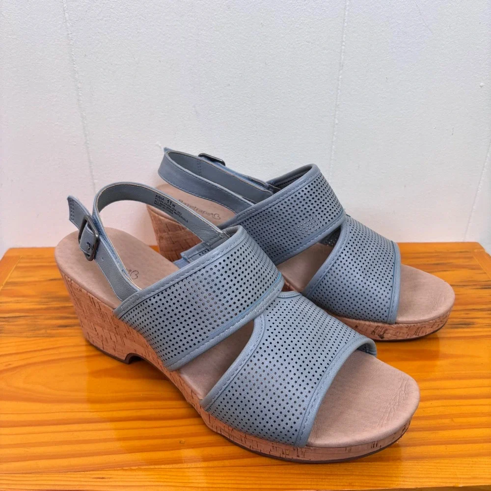 Baretraps Abia Wedge Sandals Perforated Adjustable Strap‎ Blue Comfort 11W